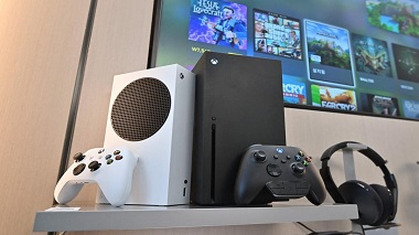 微软高层曝野心！想让 Xbox 游戏服务上架 PS5、Switch 主机(图1)